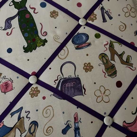 Fashion-Themed Memo Board with Accessories - Picture 10 of 11